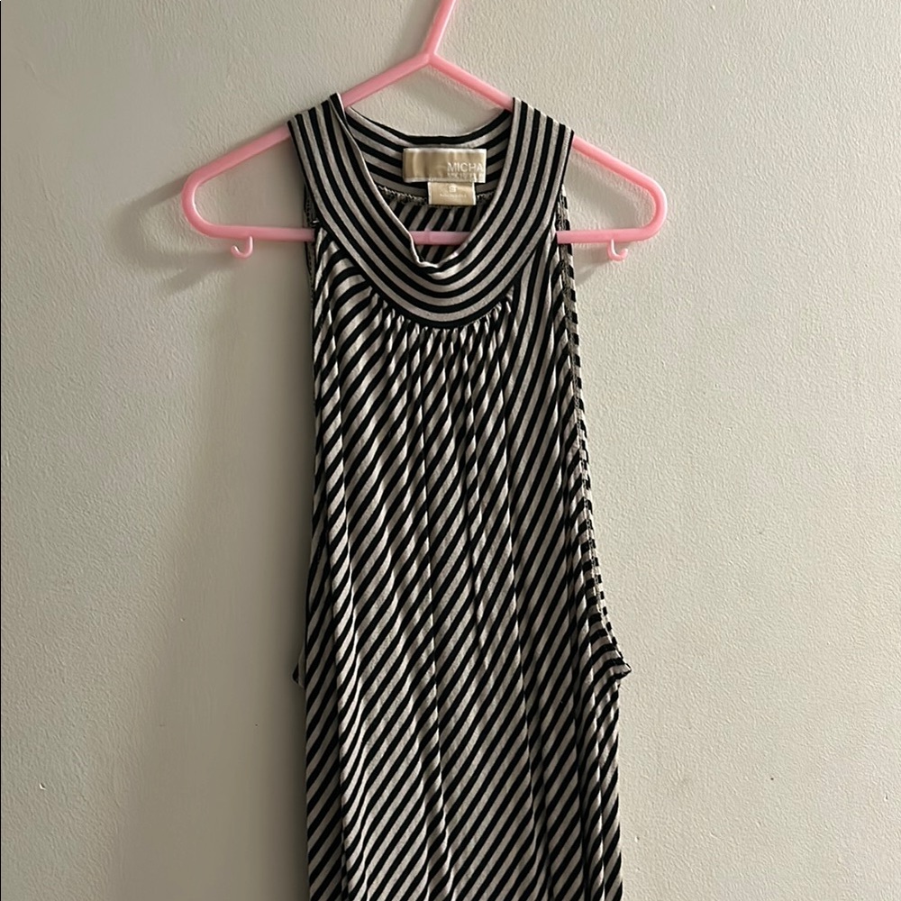 Chic Black and White Striped Sleeveless Top